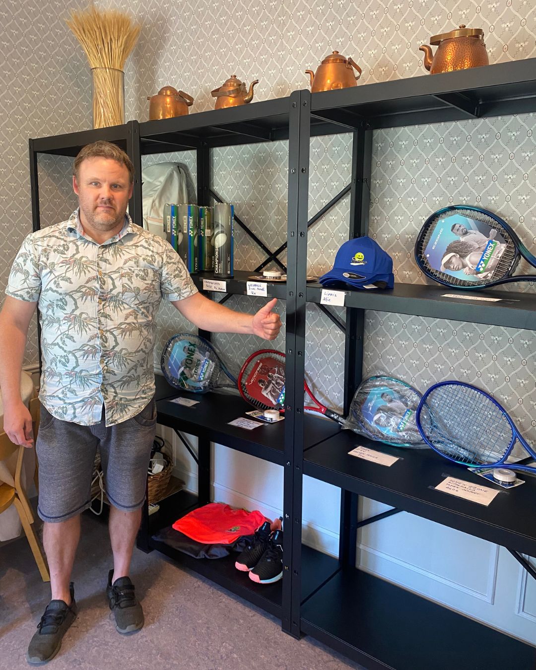 Yonex-shop Kauttualla tarjoaa välineitä tenniksen harrastamiseen.